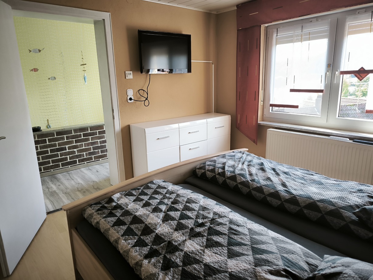 Schlafzimmer 1